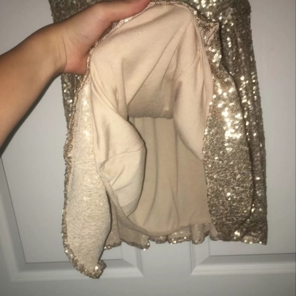 Gold sequin dress - Picture 2 of 4